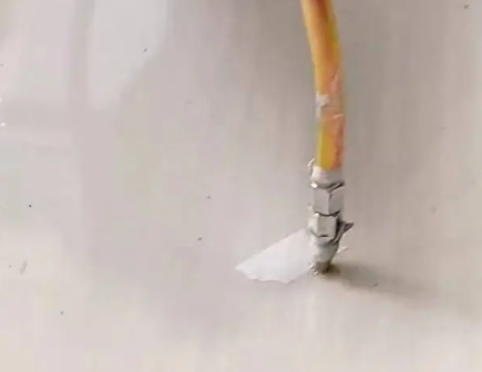 旬邑瓷砖空鼓维修公司专业解答在瓷砖铺贴过程中，如果使用的砂料过粗（如全部使用了粗砂），可能会导致以下问题